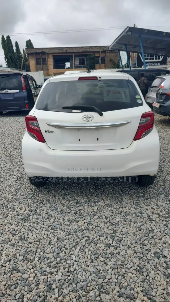 Toyota Vitz 2014 White
