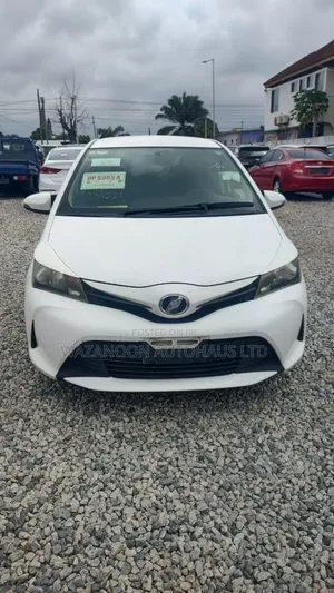 Toyota Vitz 2014 White
