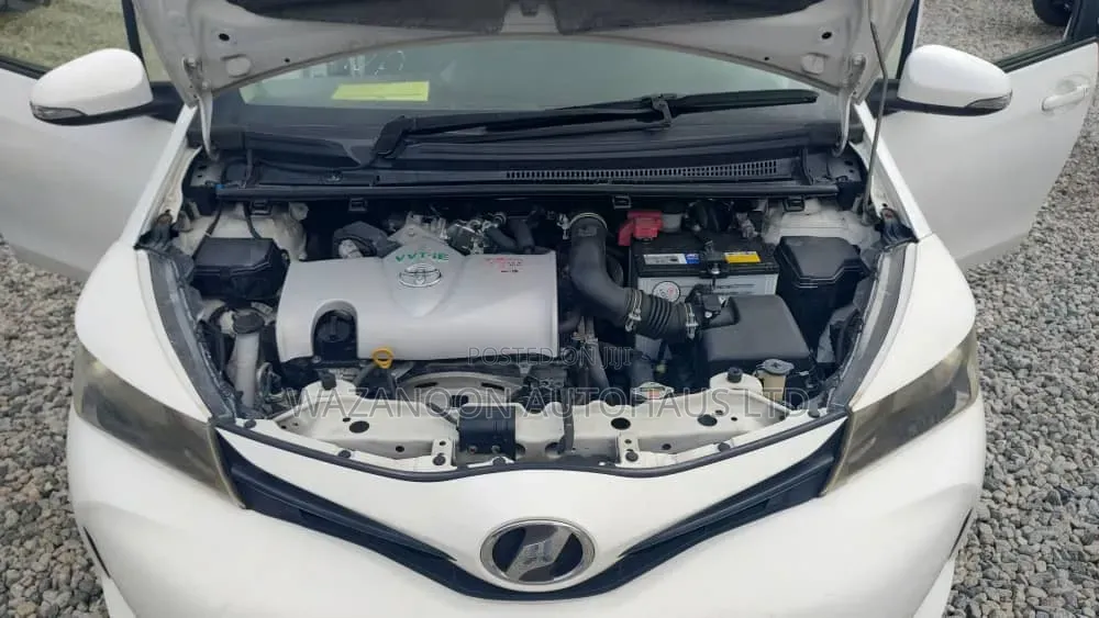 Toyota Vitz 2014 White