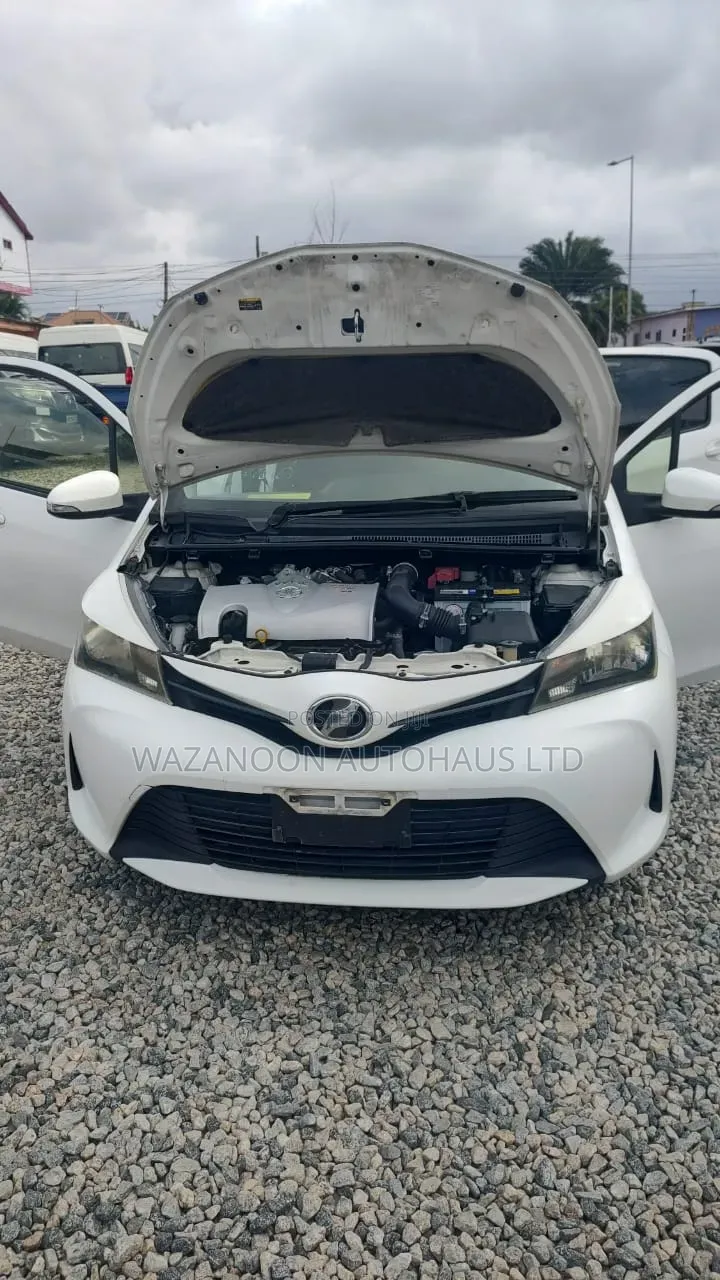 Toyota Vitz 2014 White