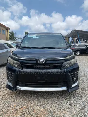 Toyota Voxy 2014 Blue