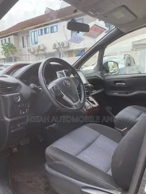 Toyota Voxy 2014 Blue