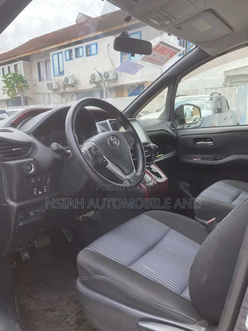 Toyota Voxy 2014 Blue