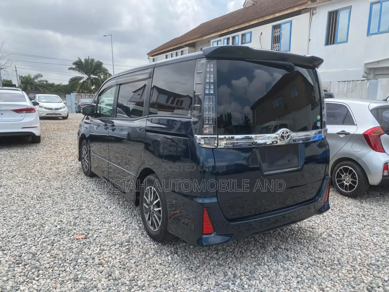 Toyota Voxy 2014 Blue