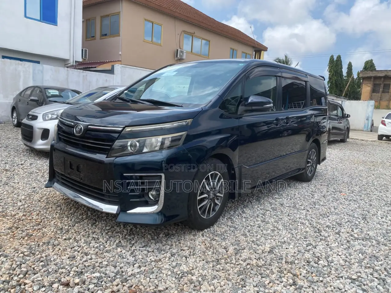 Toyota Voxy 2014 Blue