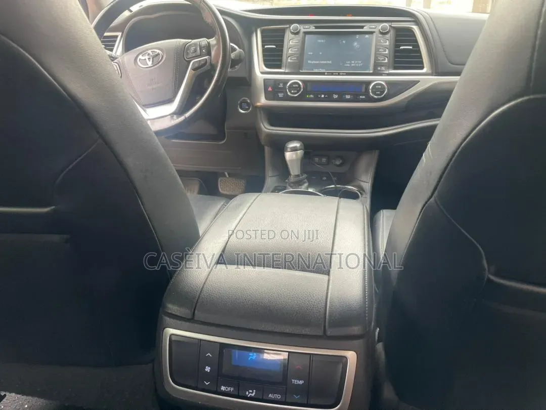 Toyota Highlander 2018 Silver