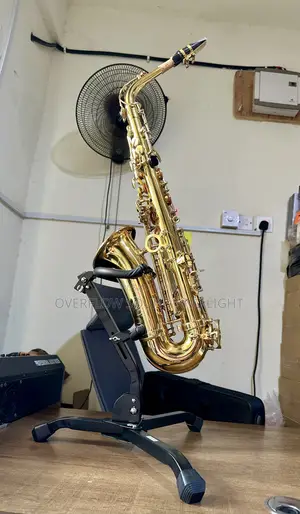 Yamaha YAS Alto Saxophone With Stand