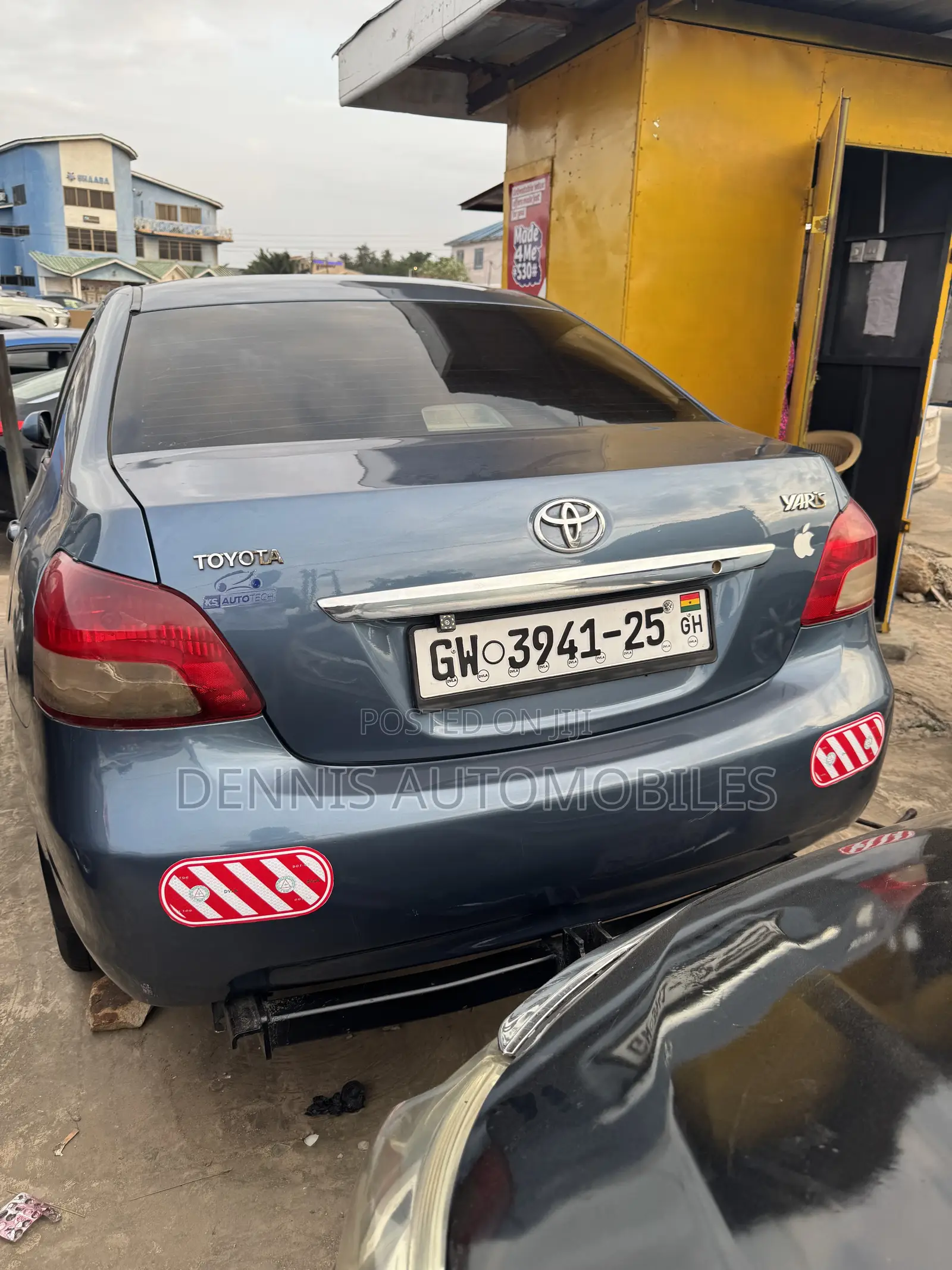 Toyota Yaris Base Sedan 4dr 2010 Blue