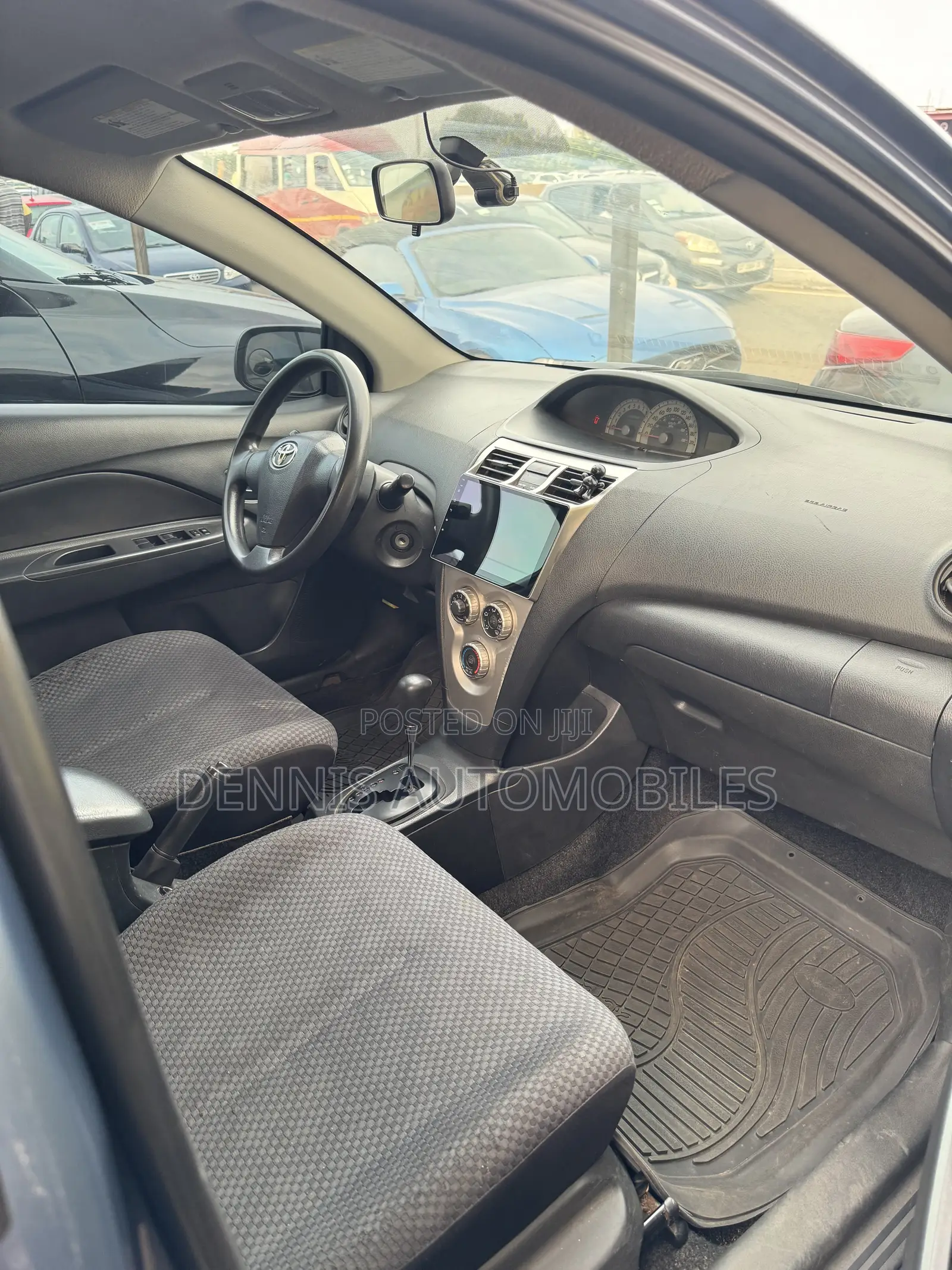 Toyota Yaris Base Sedan 4dr 2010 Blue