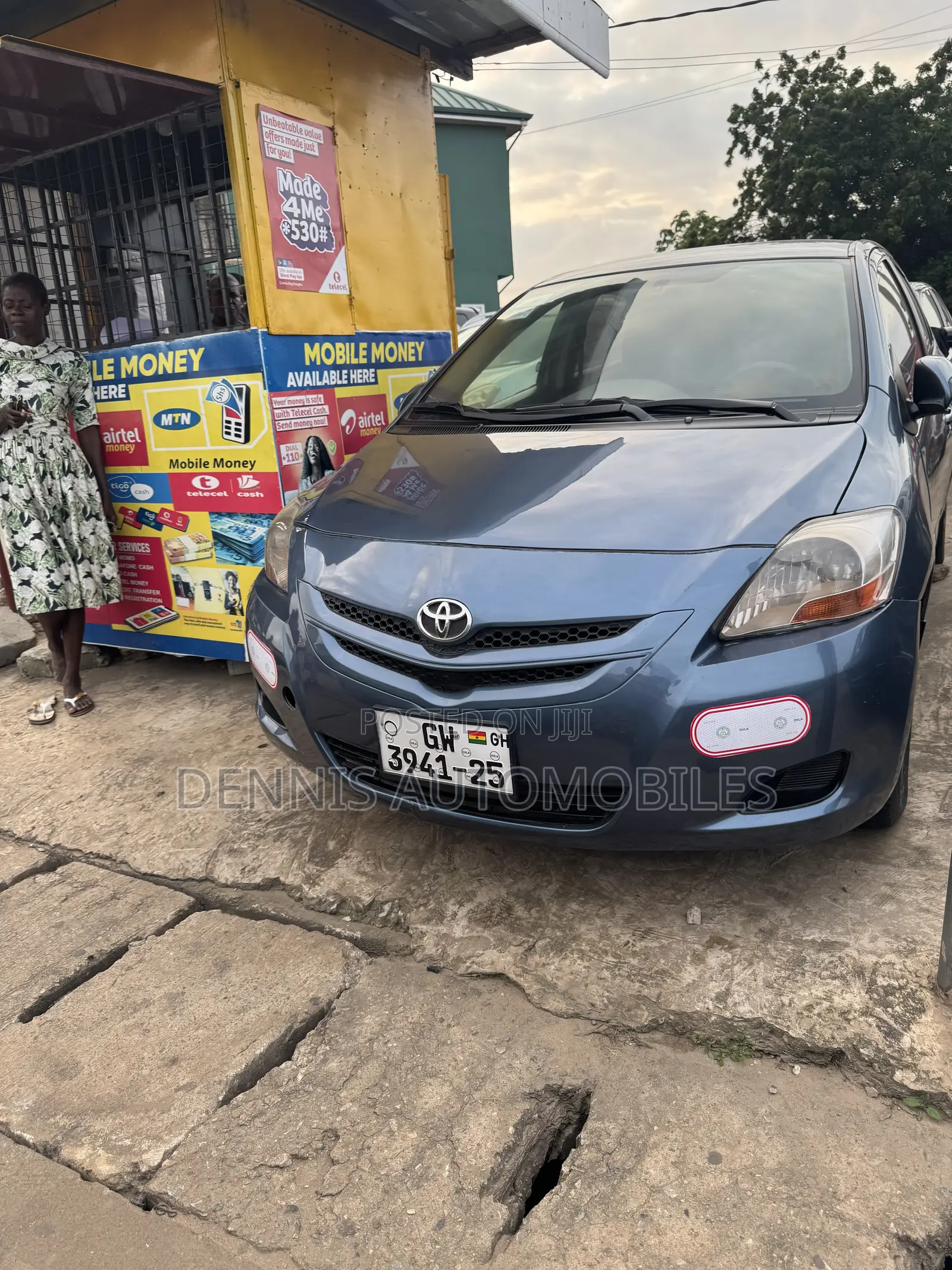 Toyota Yaris Base Sedan 4dr 2010 Blue
