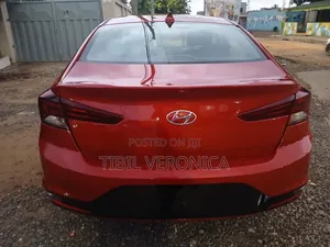 Hyundai Elantra 2022 Red