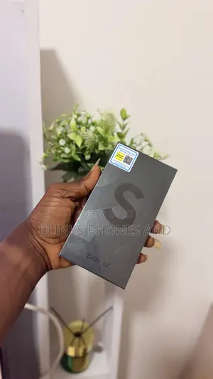 New Samsung Galaxy S22 5G 128 GB Gold