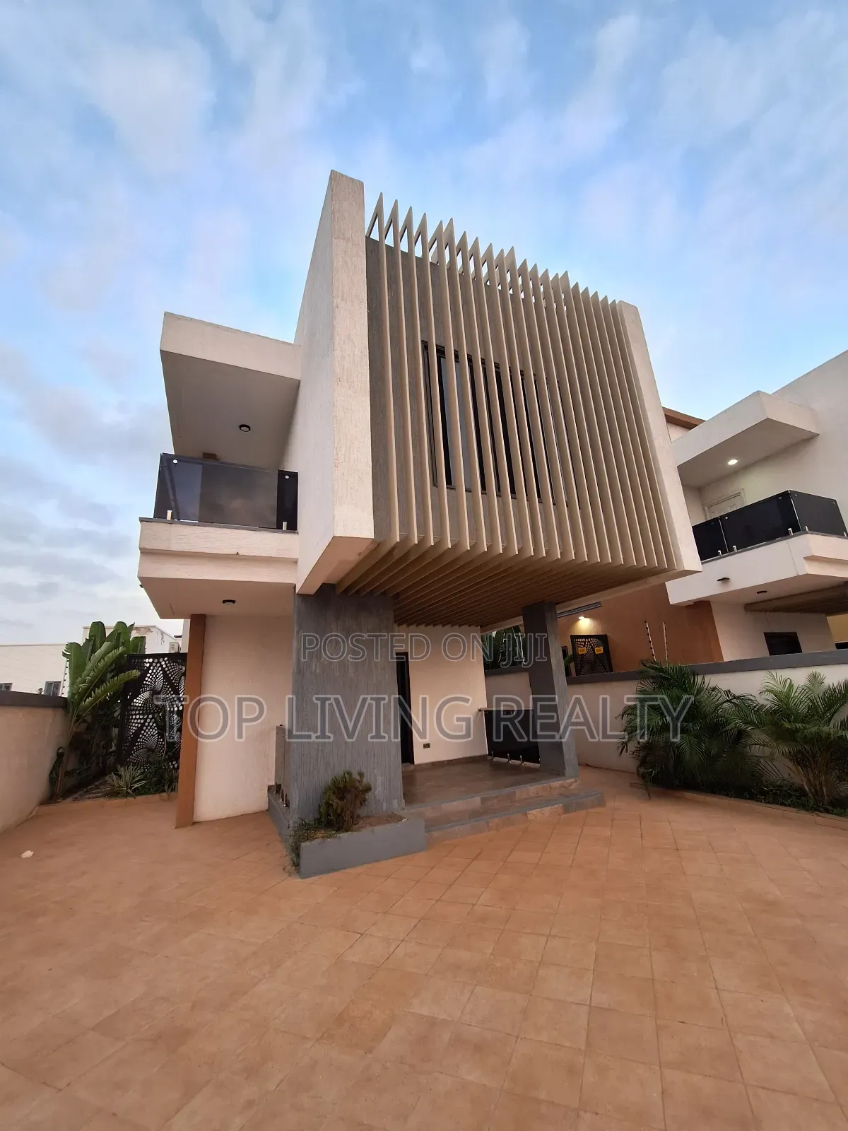 Furnished 4bdrm Townhouse / Terrace in Gate, Ashaley Botwe for rent