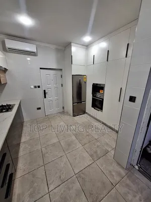 Furnished 4bdrm Townhouse / Terrace in Gate, Ashaley Botwe for rent