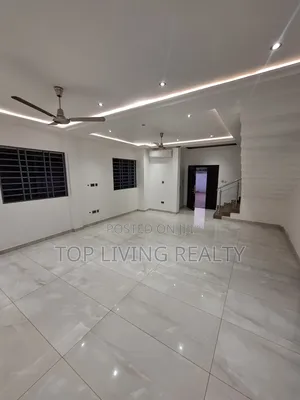 Furnished 4bdrm Townhouse / Terrace in Gate, Ashaley Botwe for rent