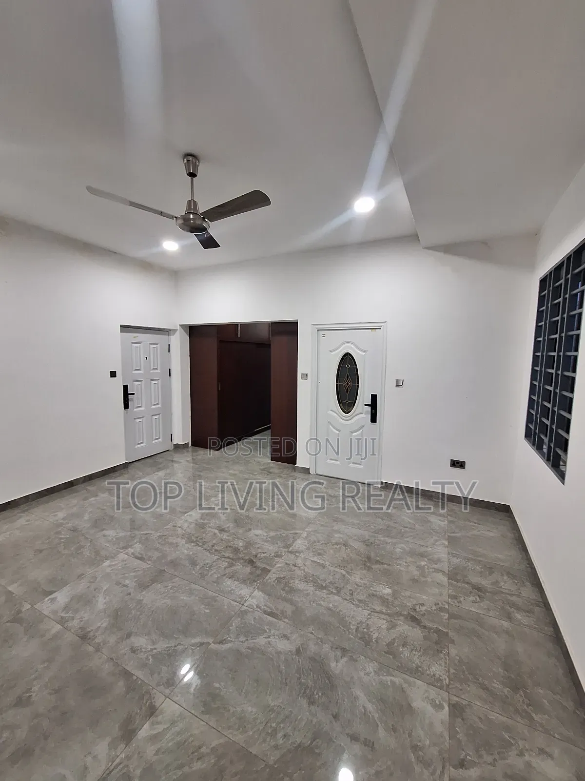 Furnished 4bdrm Townhouse / Terrace in Gate, Ashaley Botwe for rent