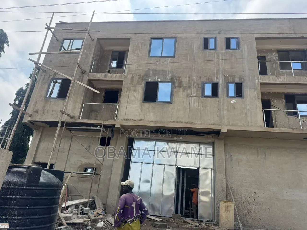 500 SQM Warehouse With 
2 Units of 2bedroom Apartment
Big Office Space