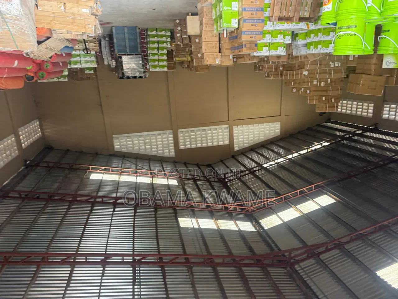 Warehouse Fof Rent
Size : 1000 SQM 
Location : Achimota Akweteyman