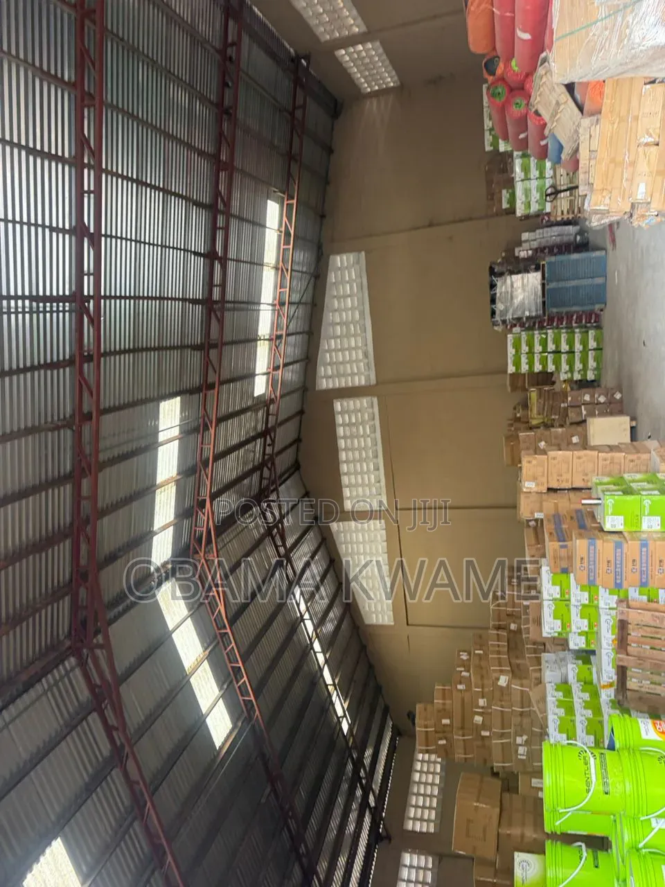 Warehouse Fof Rent
Size : 1000 SQM 
Location : Achimota Akweteyman
