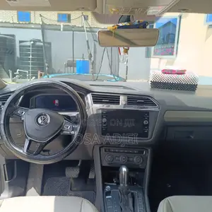 Volkswagen Tiguan 2.0T SEL FWD 2019 White