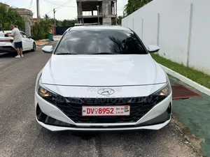 Hyundai Elantra 2023 White