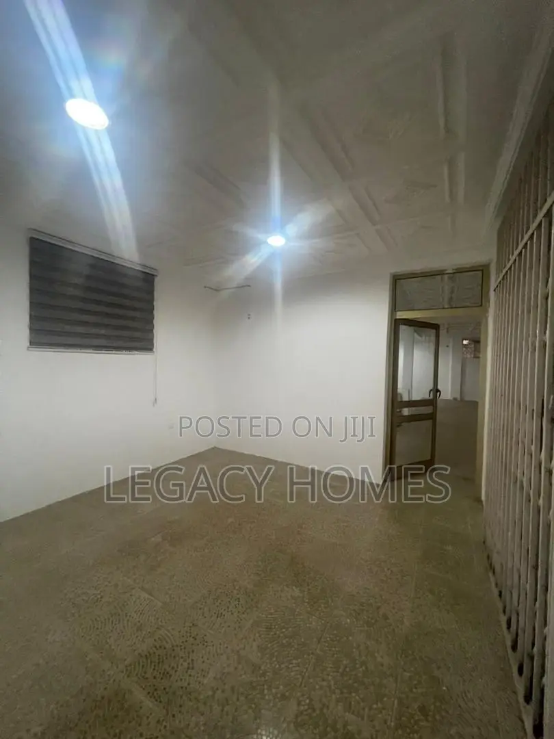 5bdrm House in East Legon, American House for rent