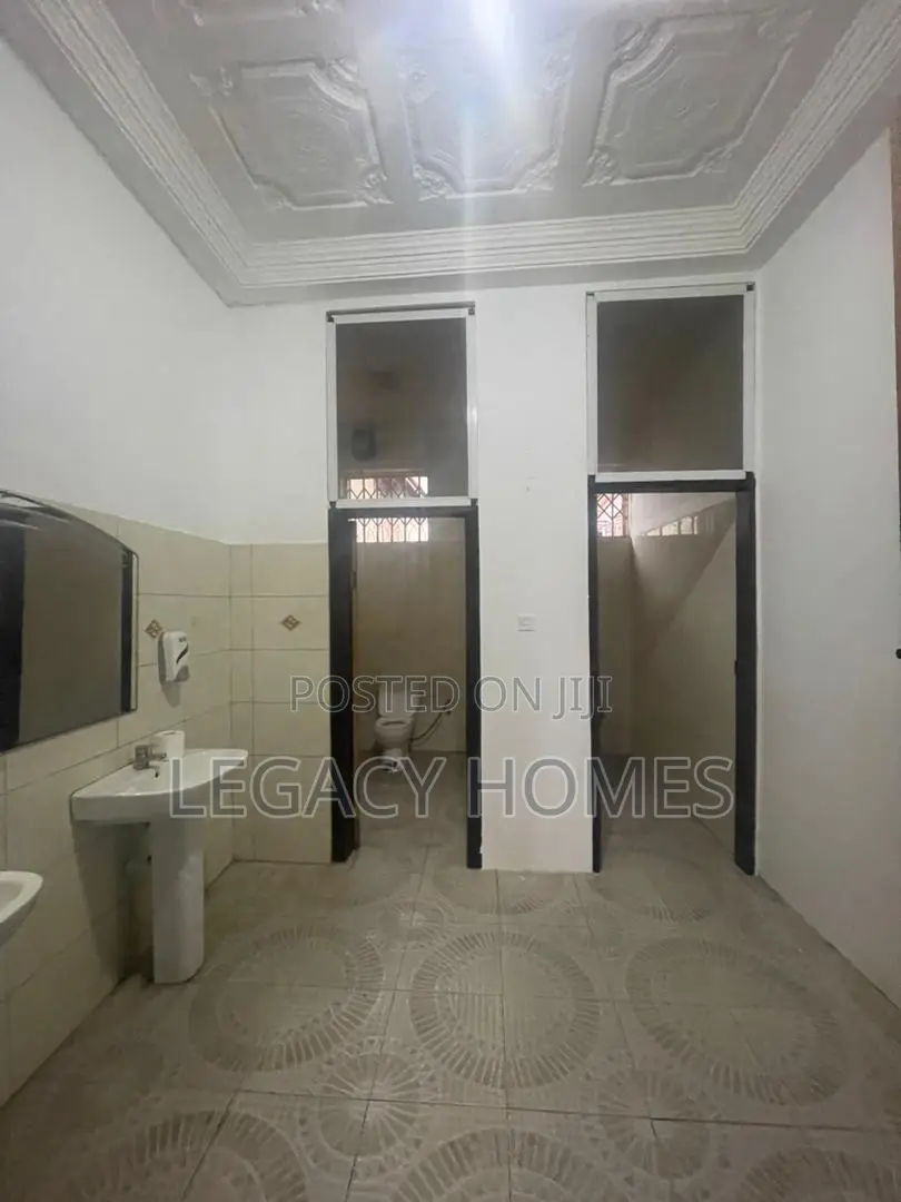 5bdrm House in East Legon, American House for rent