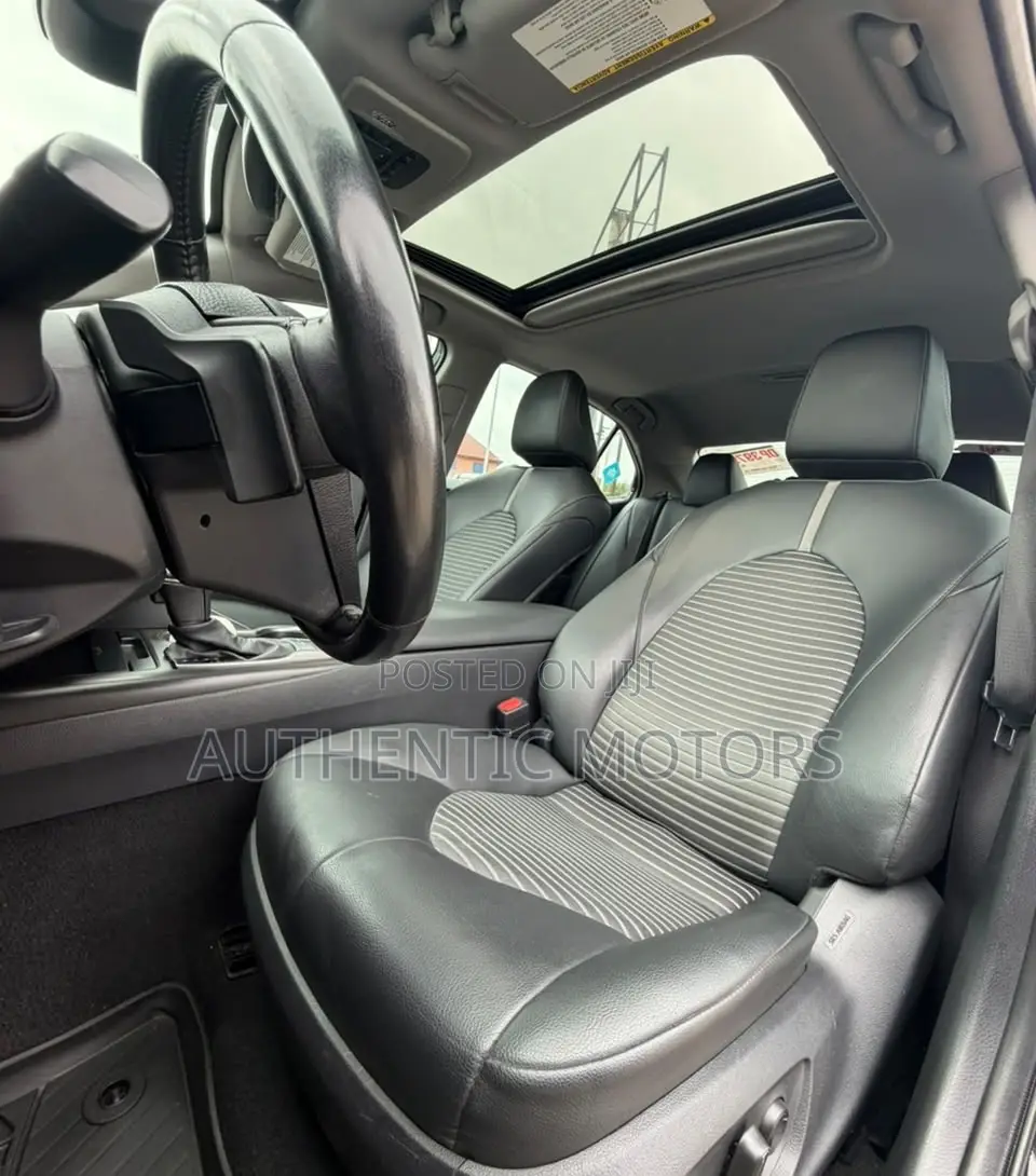 Toyota Camry SE 2023 Black