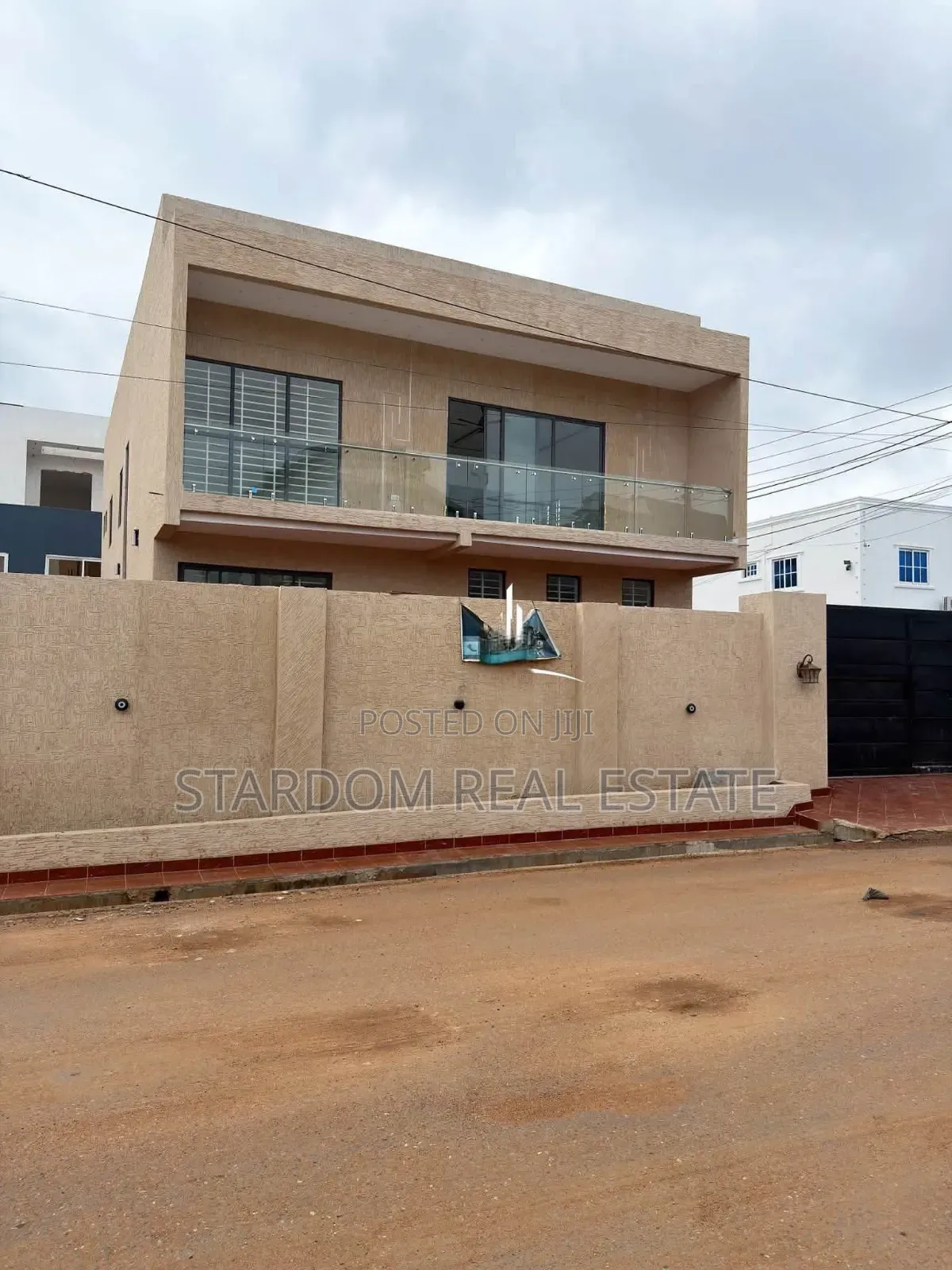 4bdrm Duplex in East Legon Ogbojo, American House for sale