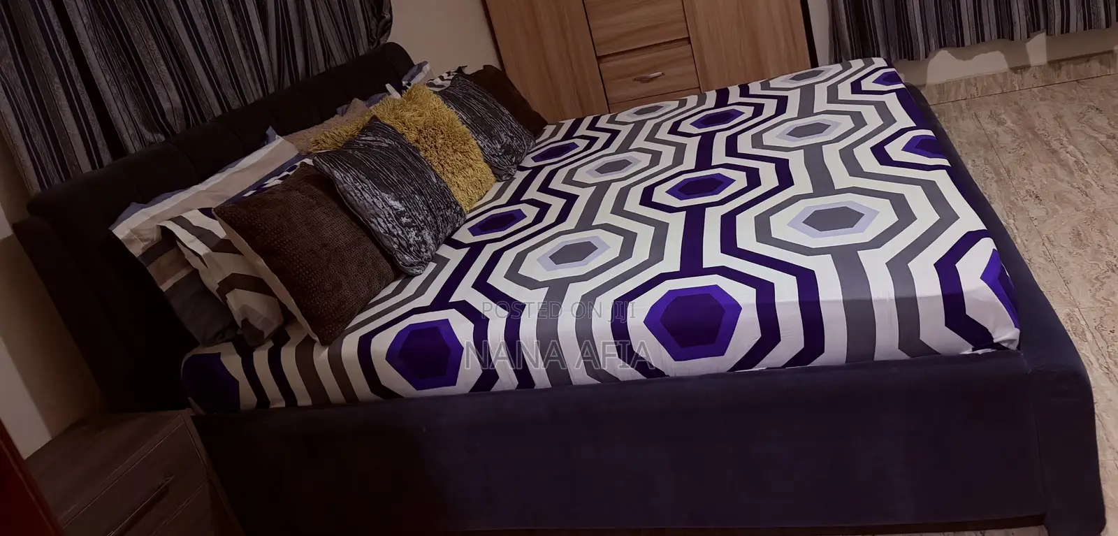 Queen Size Bed With Drawers