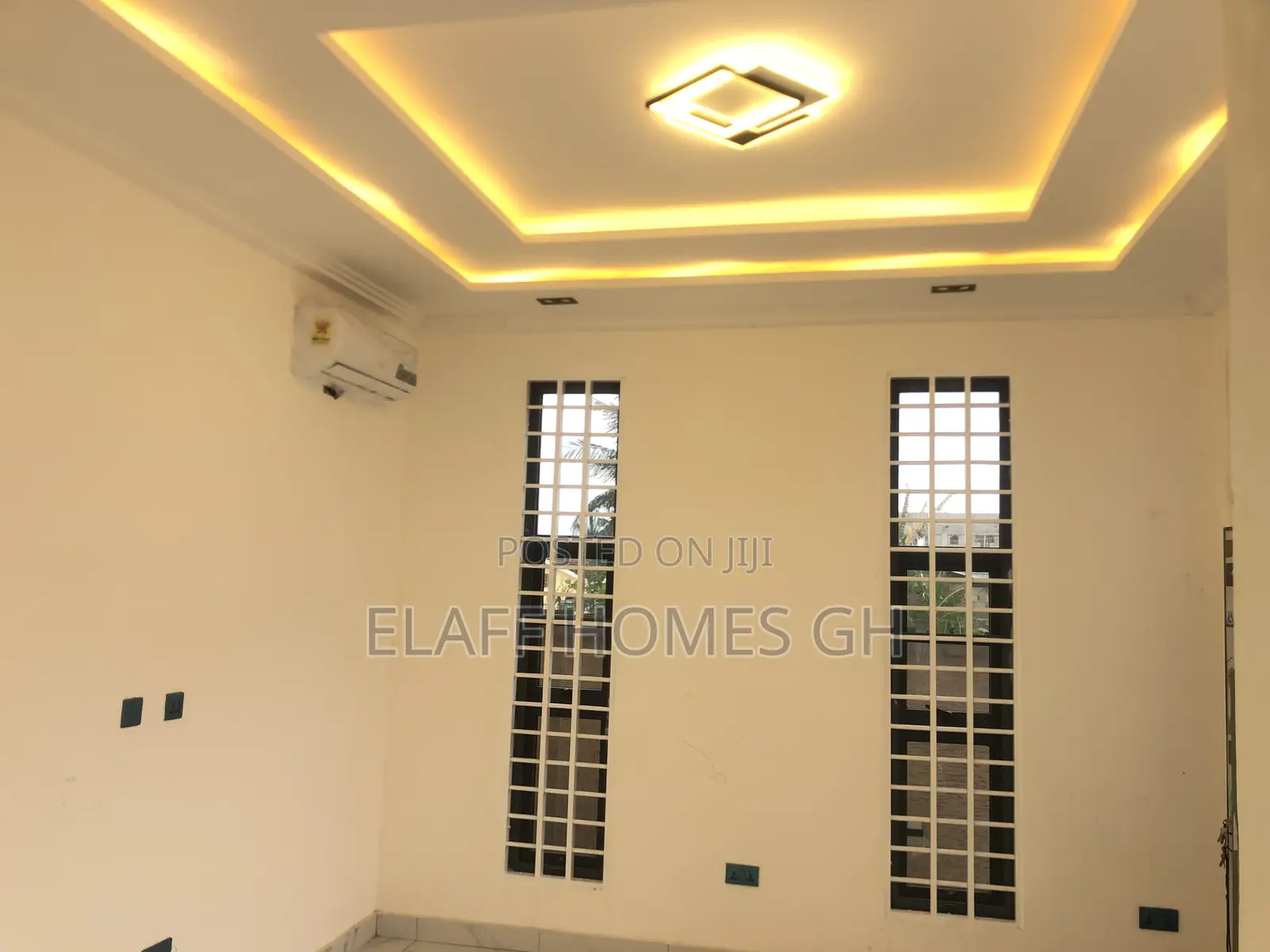 4bdrm Duplex in Elaffhomesgh, School Junction for sale