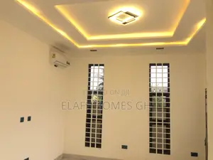 4bdrm Duplex in Elaffhomesgh, School Junction for sale