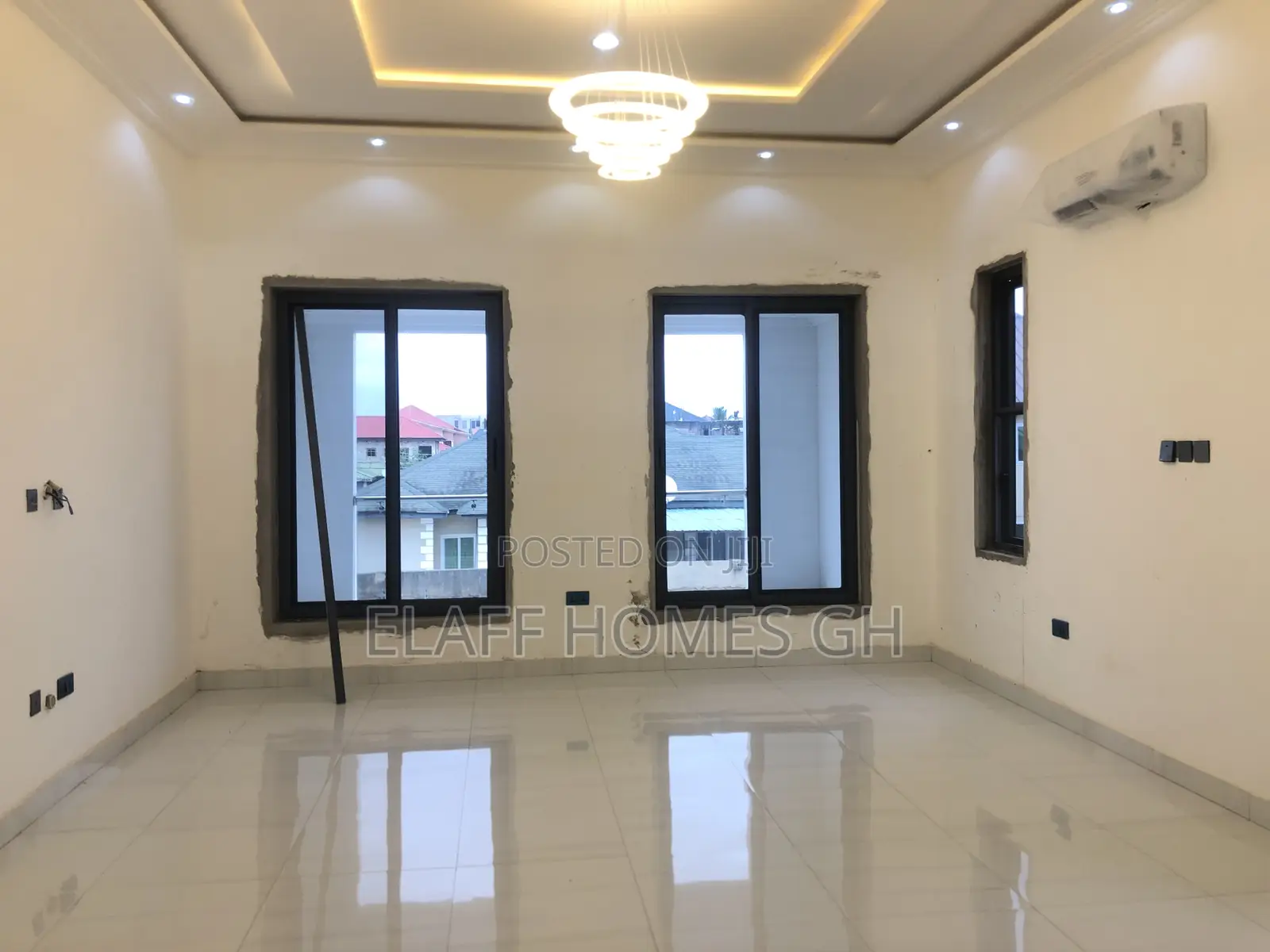 4bdrm Duplex in Elaffhomesgh, School Junction for sale