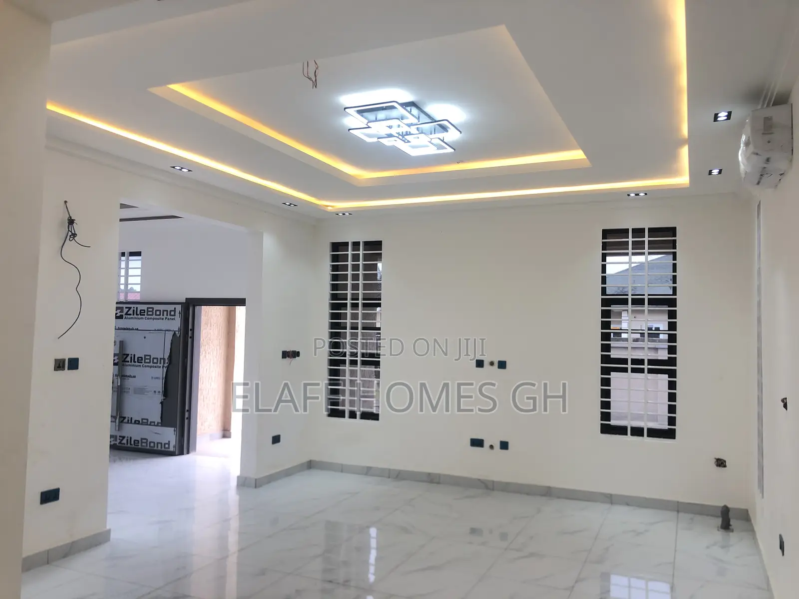4bdrm Duplex in Elaffhomesgh, School Junction for sale