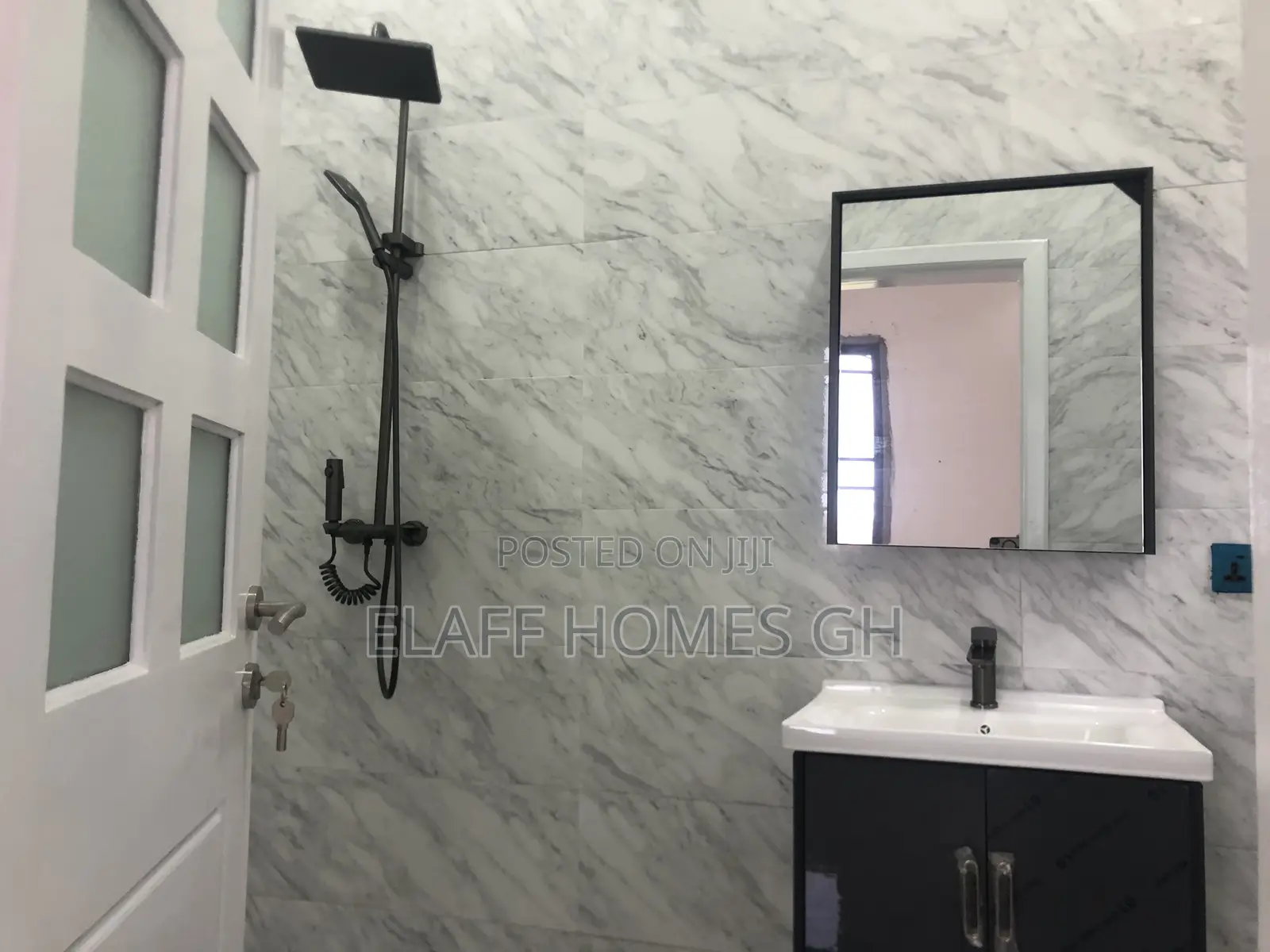 4bdrm Duplex in Elaffhomesgh, School Junction for sale