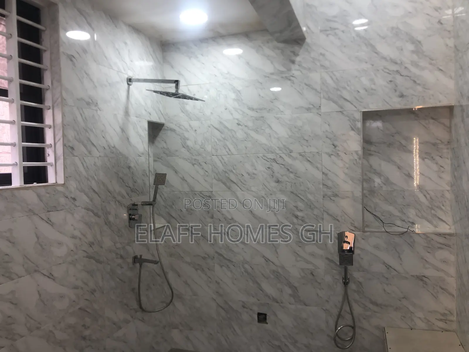 4bdrm Duplex in Elaffhomesgh, School Junction for sale