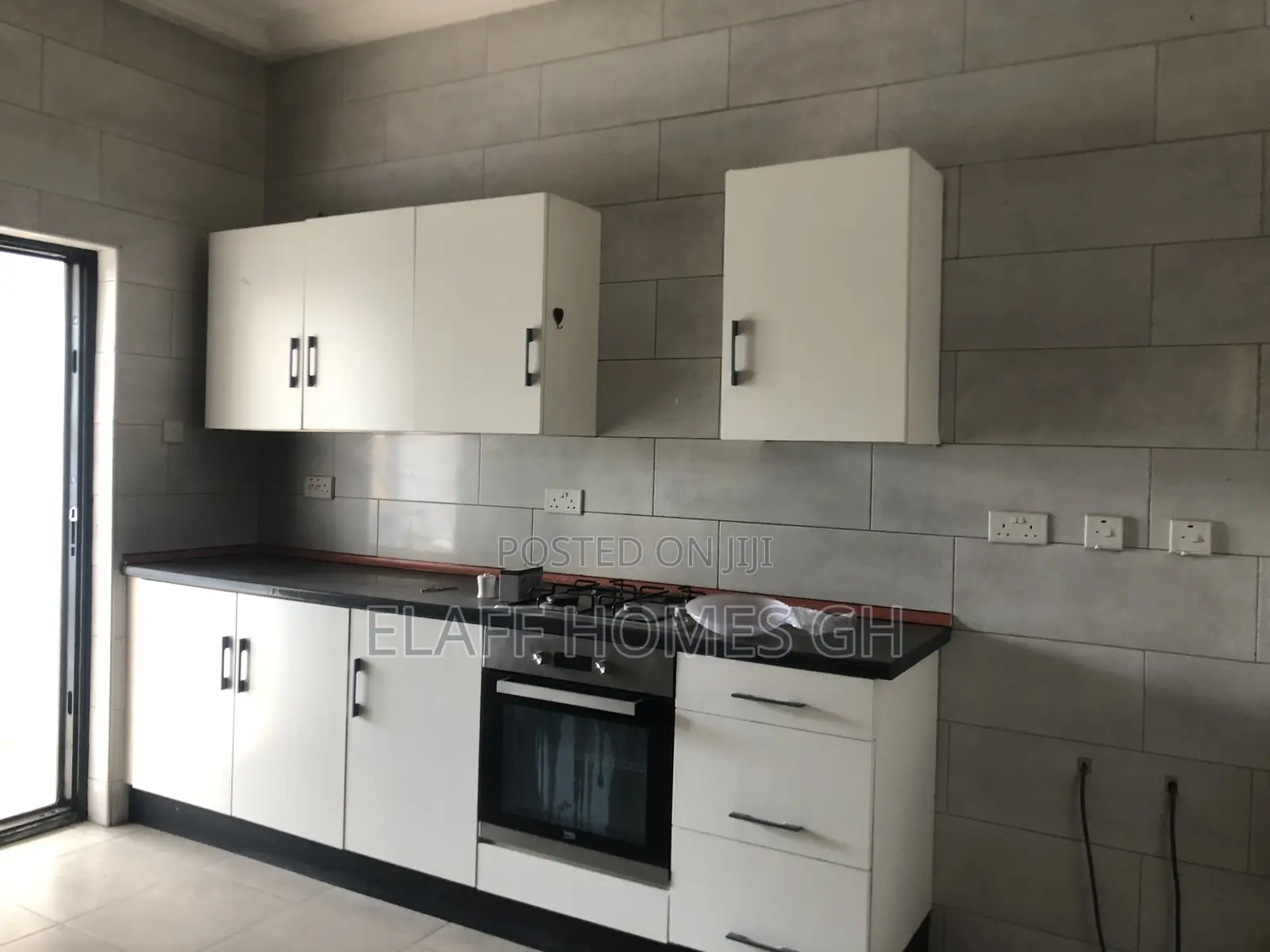 4bdrm Townhouse / Terrace in Elaffhomesgh, Ability for rent