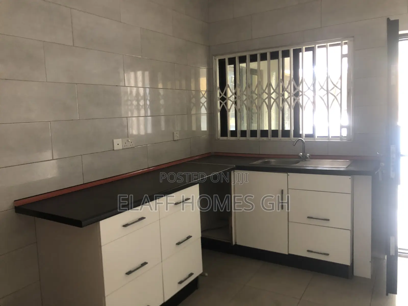 4bdrm Townhouse / Terrace in Elaffhomesgh, Ability for rent