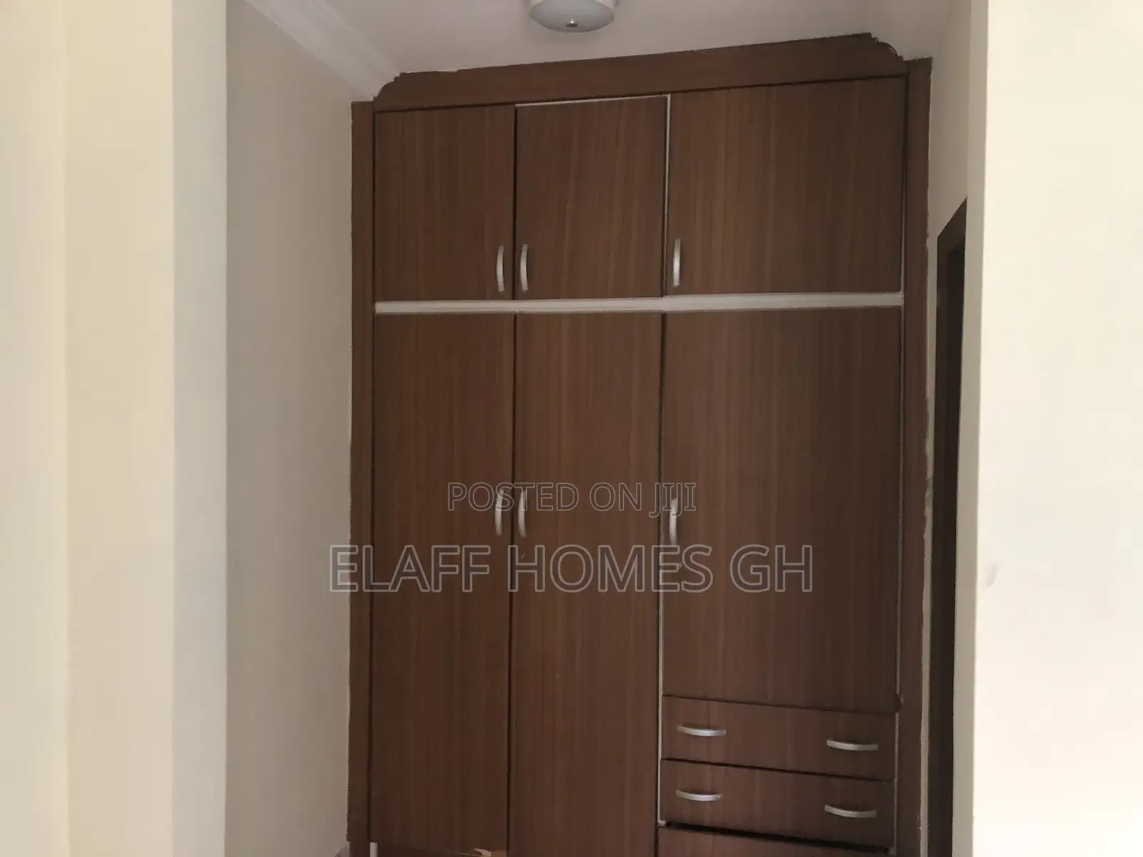 4bdrm Townhouse / Terrace in Elaffhomesgh, Ability for rent