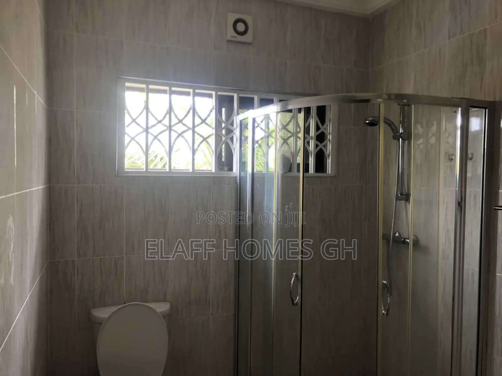 4bdrm Townhouse / Terrace in Elaffhomesgh, Ability for rent