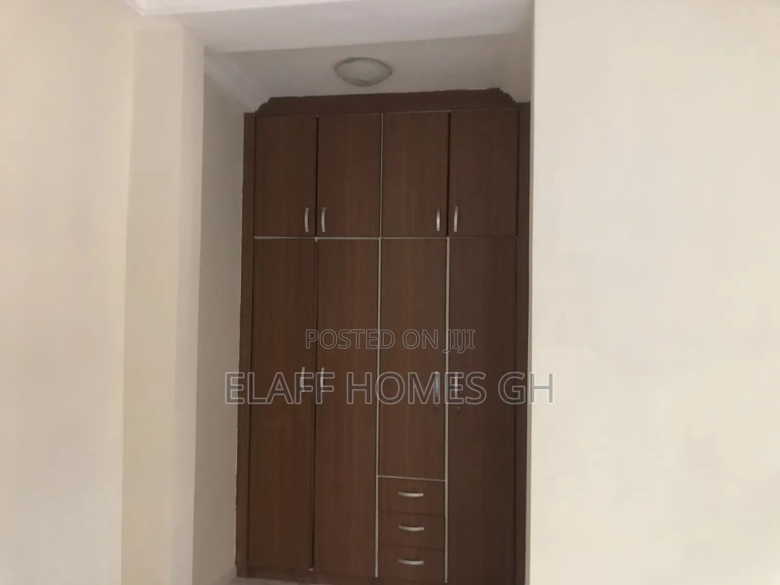 4bdrm Townhouse / Terrace in Elaffhomesgh, Ability for rent