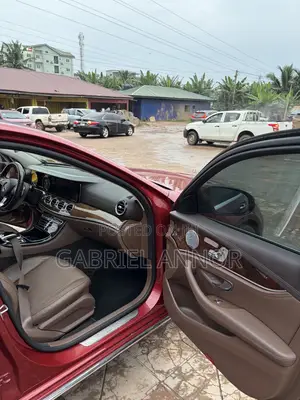 Mercedes-Benz E300 4Matic AWD Sedan (2.0L 4cyl 9A) 2017 Red