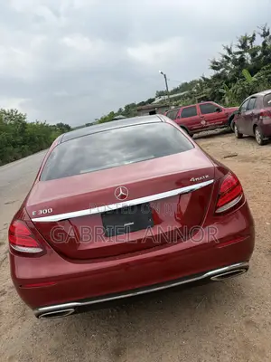Mercedes-Benz E300 4Matic AWD Sedan (2.0L 4cyl 9A) 2017 Red