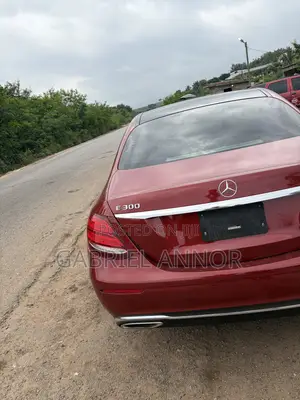 Mercedes-Benz E300 4Matic AWD Sedan (2.0L 4cyl 9A) 2017 Red