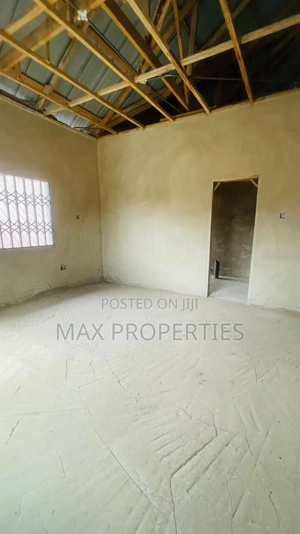 4bdrm Apartment in Pokuase for sale