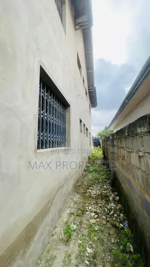 4bdrm Apartment in Pokuase for sale