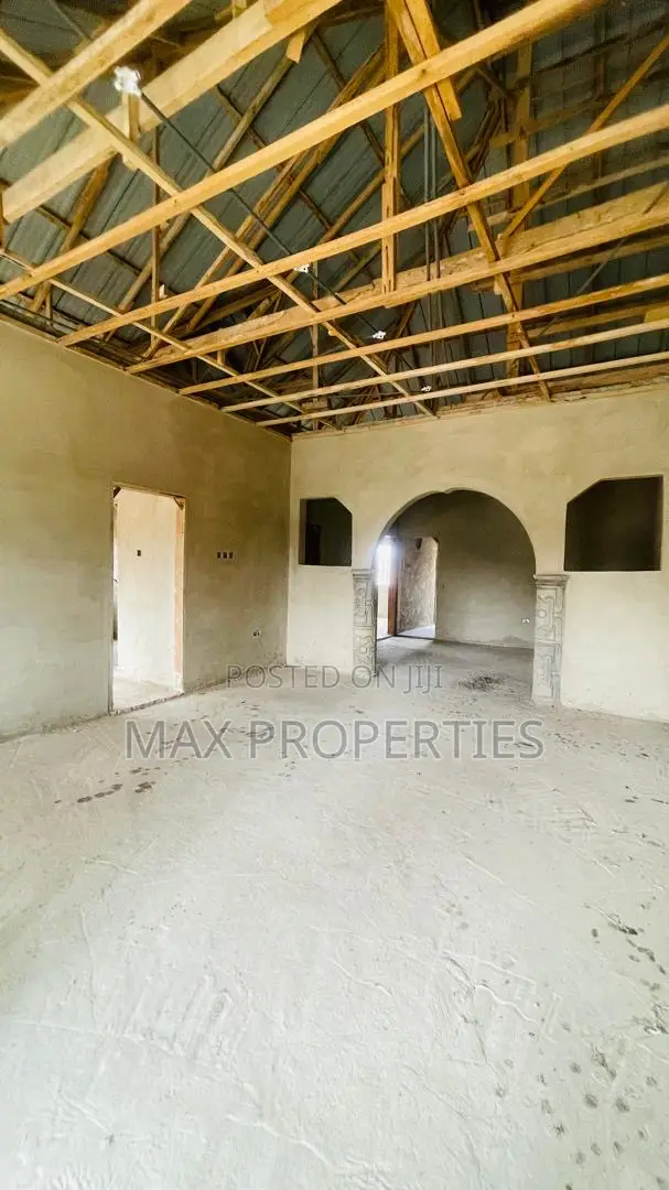 4bdrm Apartment in Pokuase for sale