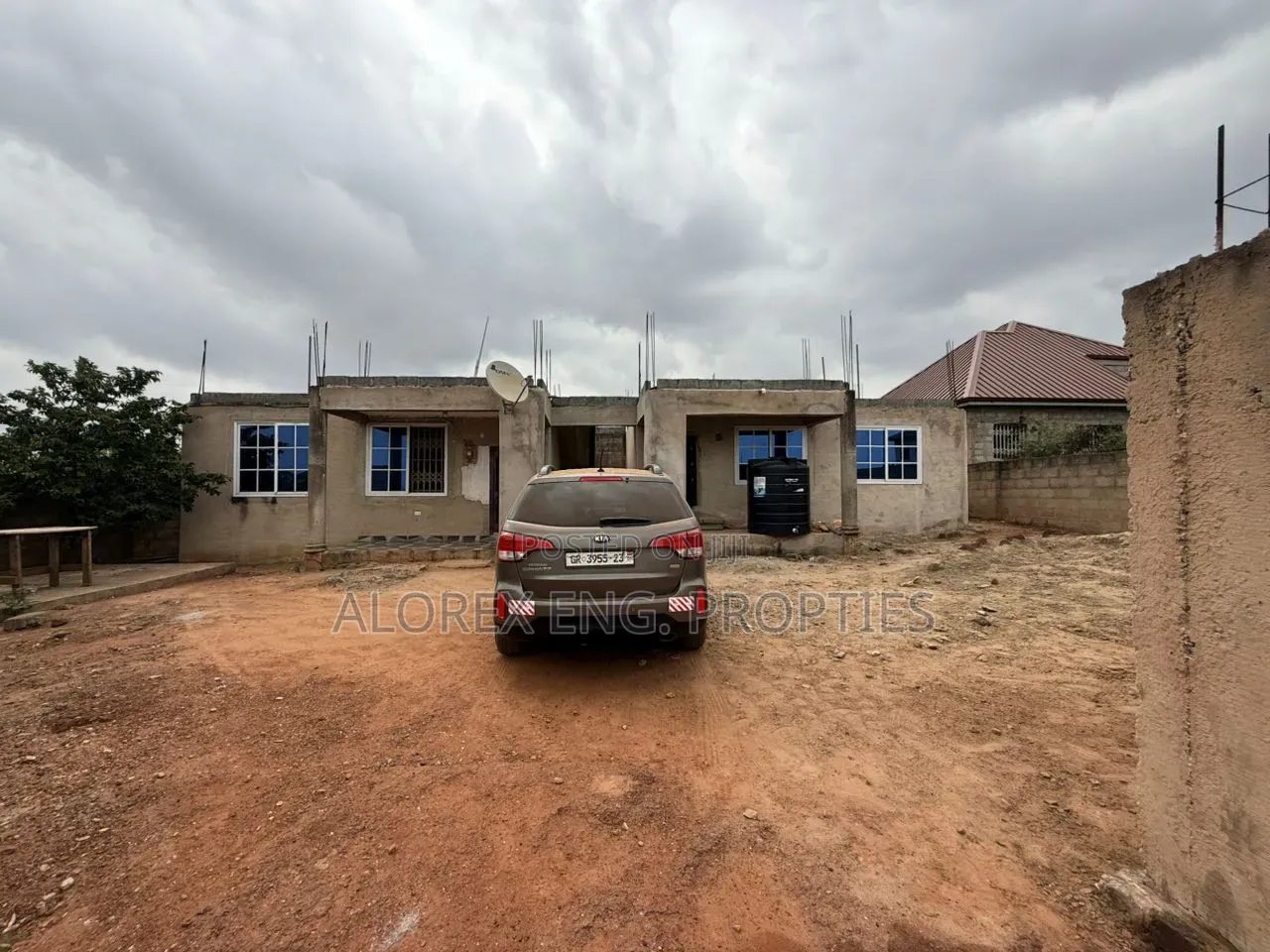 12bdrm Mansion in Oyibi $120,000, Valley View Area for sale