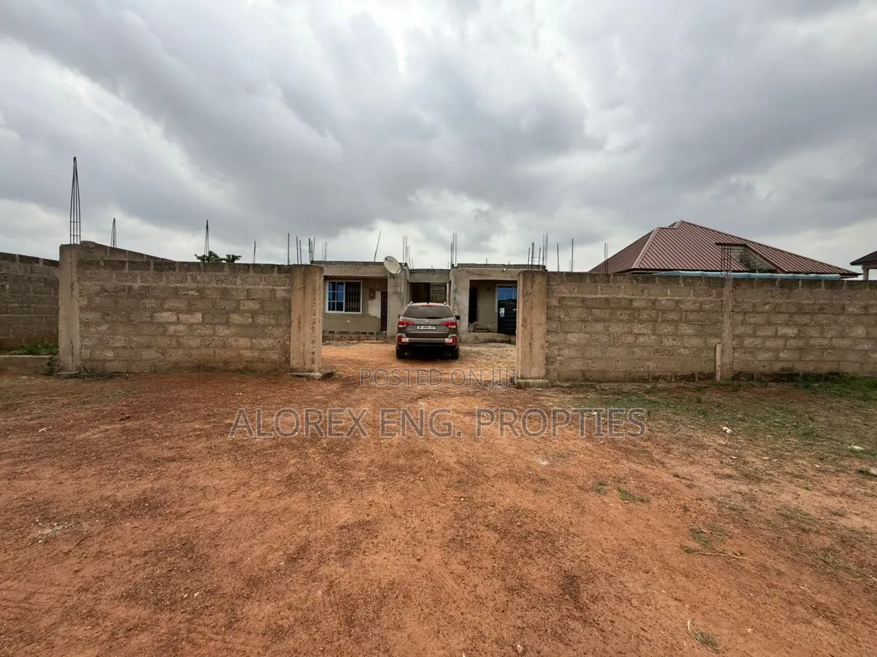 12bdrm Mansion in Oyibi $120,000, Valley View Area for sale