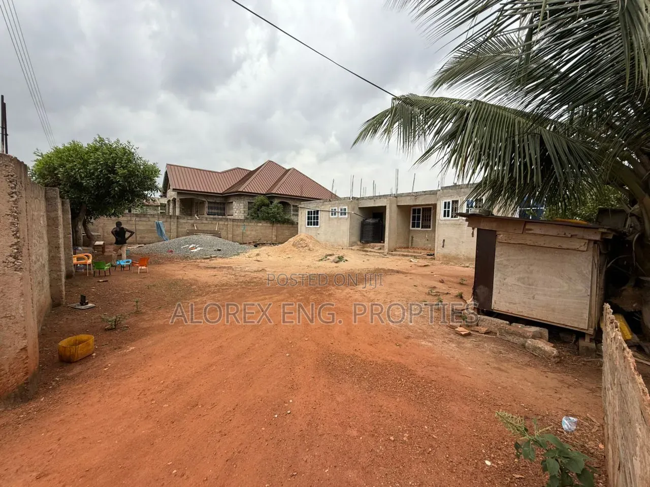 12bdrm Mansion in Oyibi $120,000, Valley View Area for sale